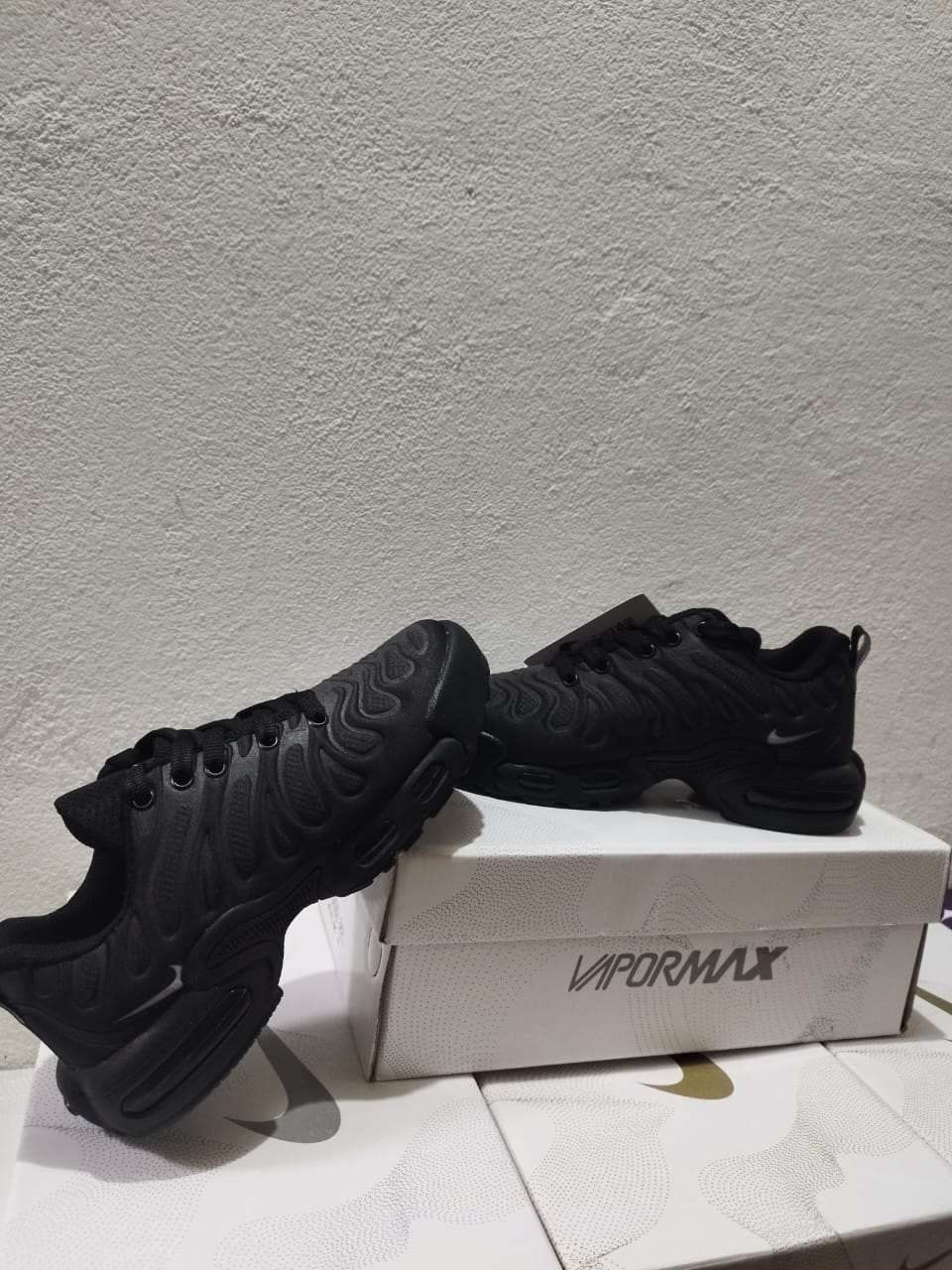 Zapatillas Nike Air TN 900 Negras - Imagen 4