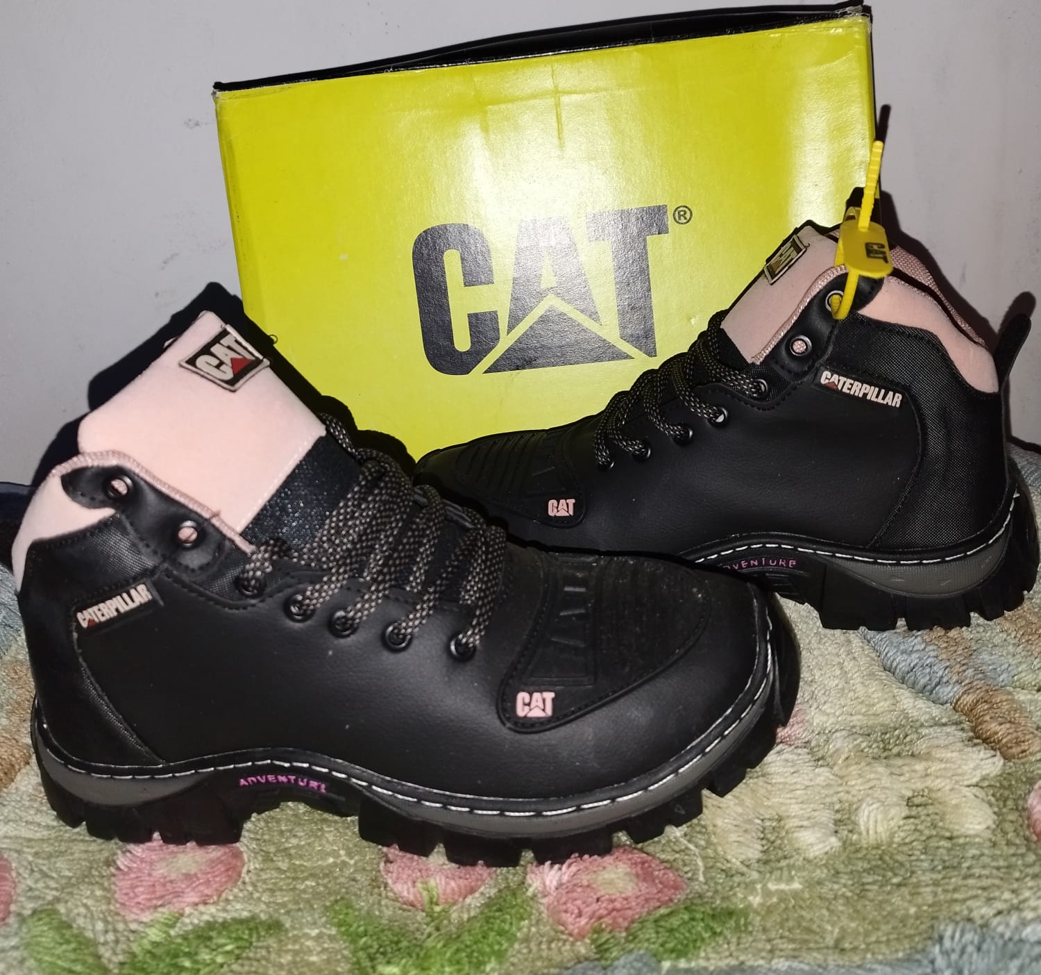 Borcegos/Botas Caterpillar Negro con Rosa - Imagen 2
