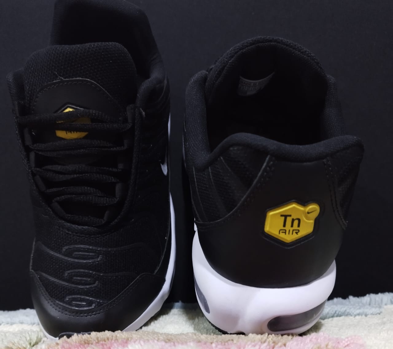 NIKE AIR TN NEGRAS CON BLANCAS CON CAMARA DE AIRE - Imagen 2