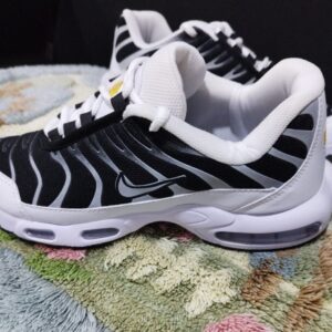 Nike AIR TN NEGRAS CON BLANCAS Y CAMARAS DE AIRE