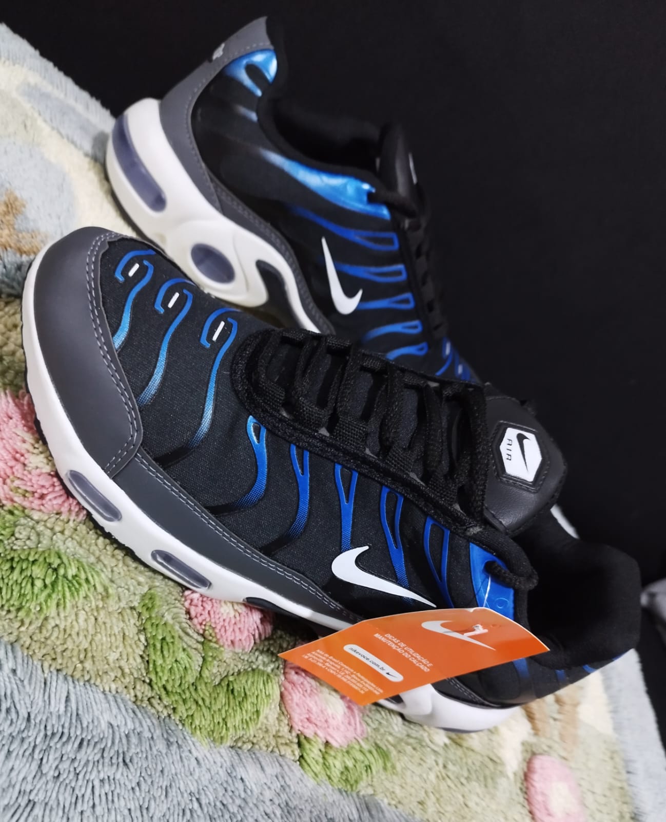 NIKE AIR TN NEGRAS CON AZUL CON CAMARA DE AIRES - Imagen 4