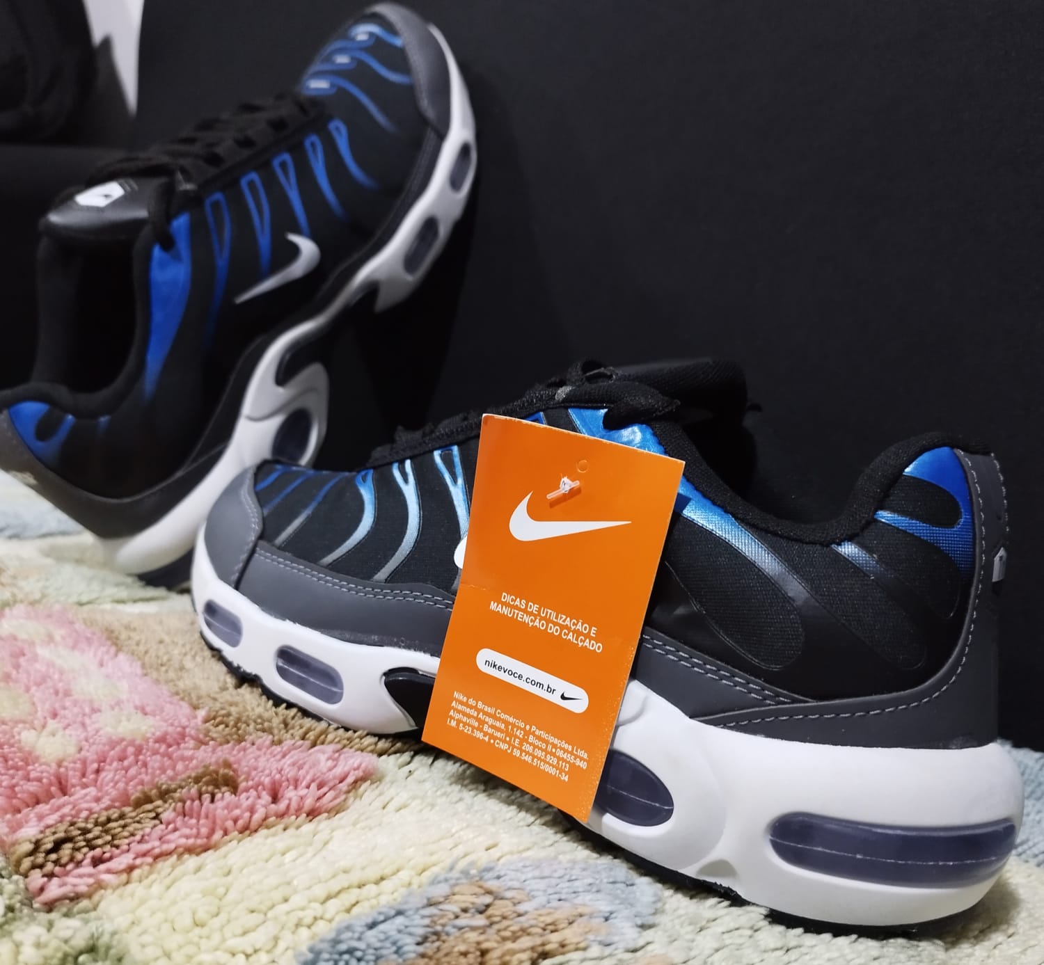 NIKE AIR TN NEGRAS CON AZUL CON CAMARA DE AIRES - Imagen 2