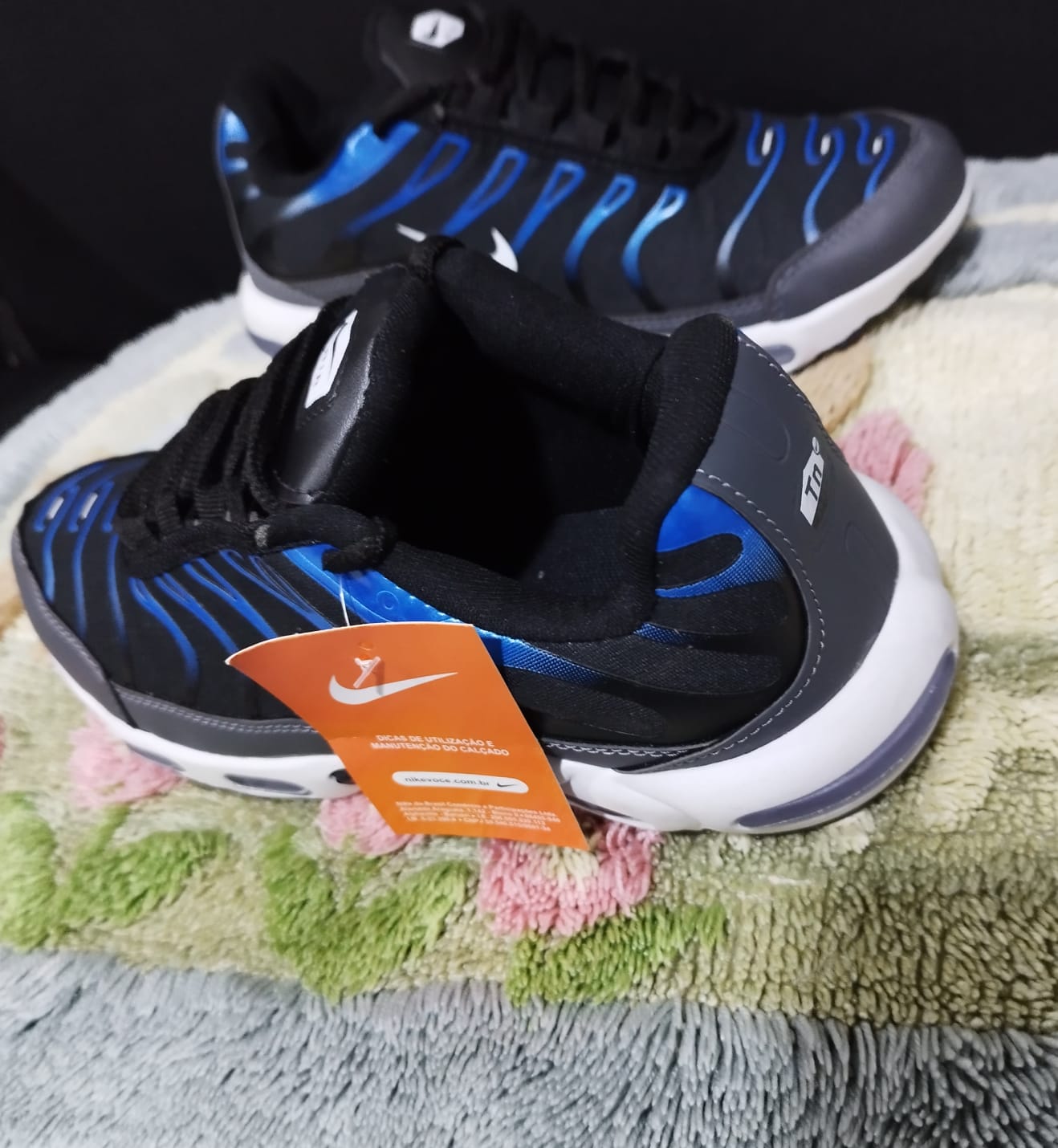 NIKE AIR TN NEGRAS CON AZUL CON CAMARA DE AIRES - Imagen 3