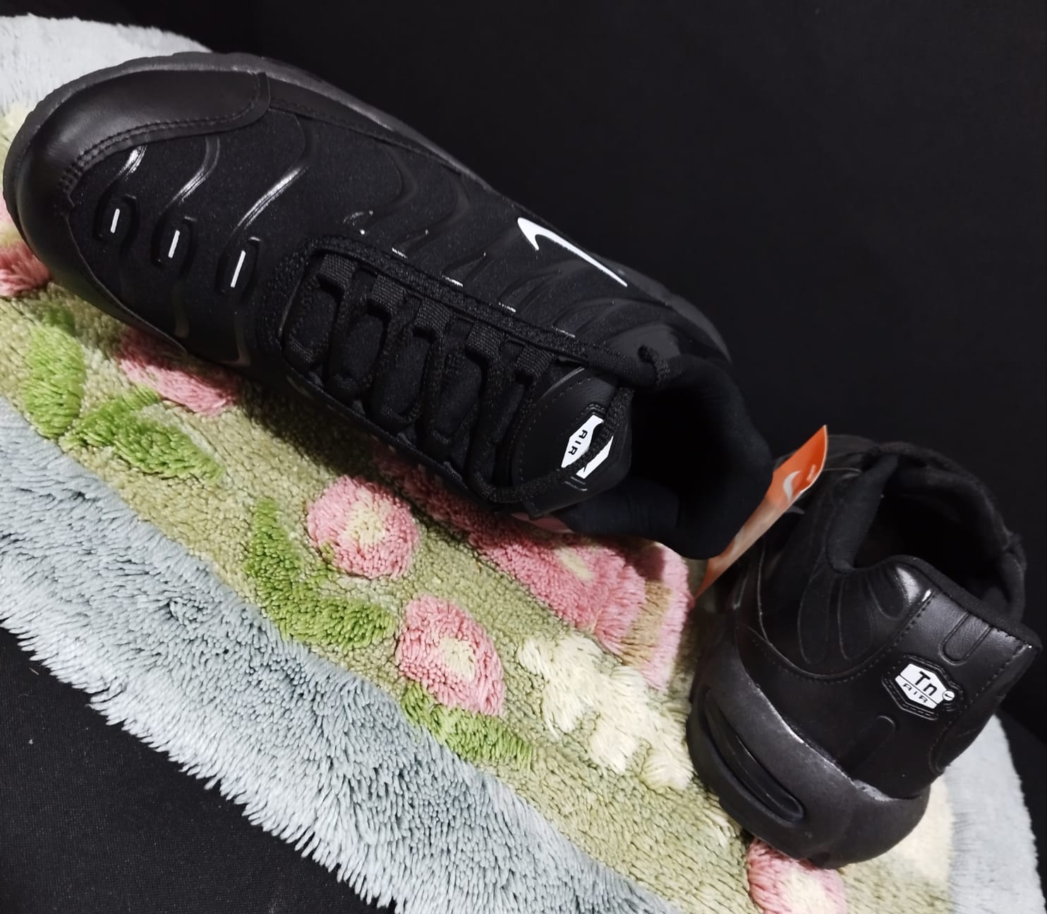 NIKE AIR TN NEGRAS CON CAMARA DE AIRE - Imagen 4