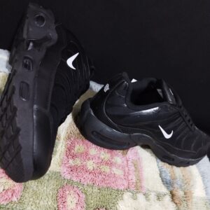 NIKE AIR TN NEGRAS CON CAMARA DE AIRE